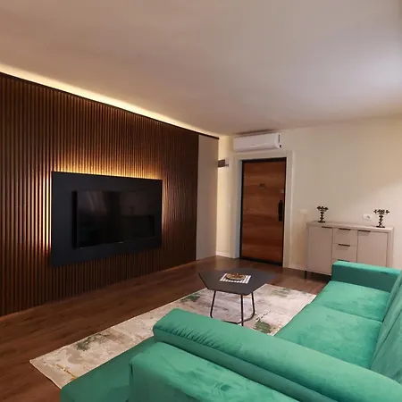 Luxury Apartment-tirana דירה טיראנה